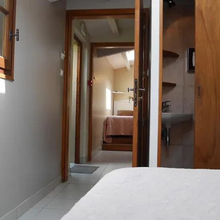 Hotel De La Tour De Brison 3*